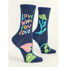 Load image into Gallery viewer, Blue Q Love Who You Love Women&#39;s Crew Socks